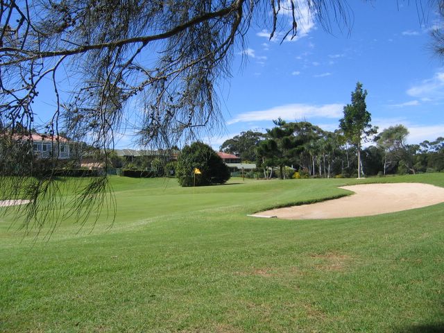 Emerald Downs Golf Course - Port Macquarie: Green on Hole 1