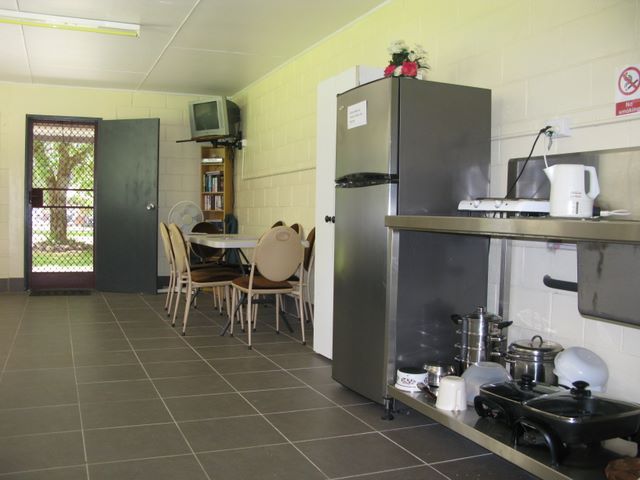 Eskdale Caravan Park - Eskdale: Interior of camp kitchen
