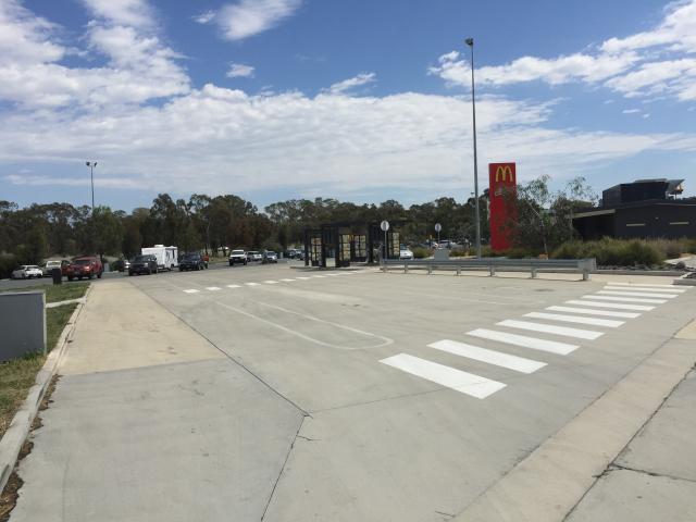 Euroa Shell Service Centre - Euroa: Plenty of room for caravans, campervans and big rigs and RVs of all shapes and sizes.
