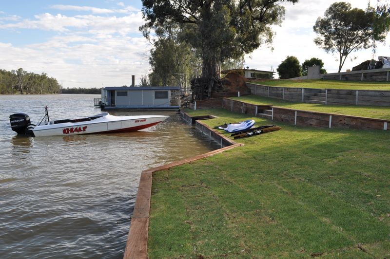 Riverfront Caravan Park and Cafe - Euston: Absolute waterfront location.