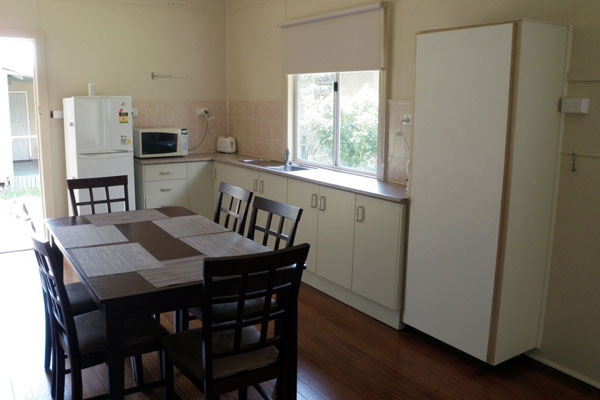 Koinonia by the Sea - Evans Head: Kitchen and dining area