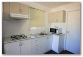 Exmouth Cape Holiday Park - Exmouth: Kitchen in cottage