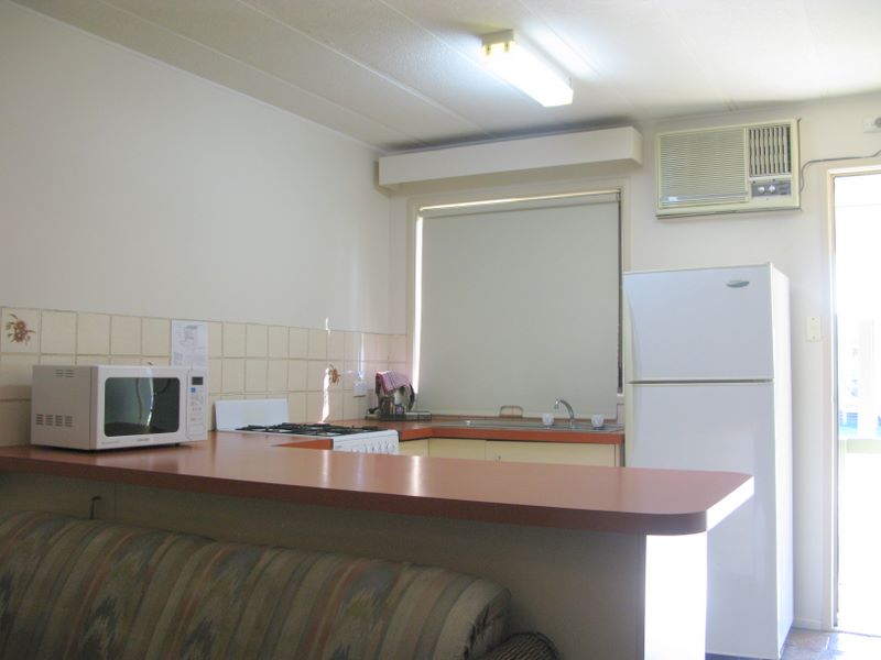 Wollongong Surf Leisure Resort - Fairy Meadow: Kitchen in two bedroom air conditioned unit