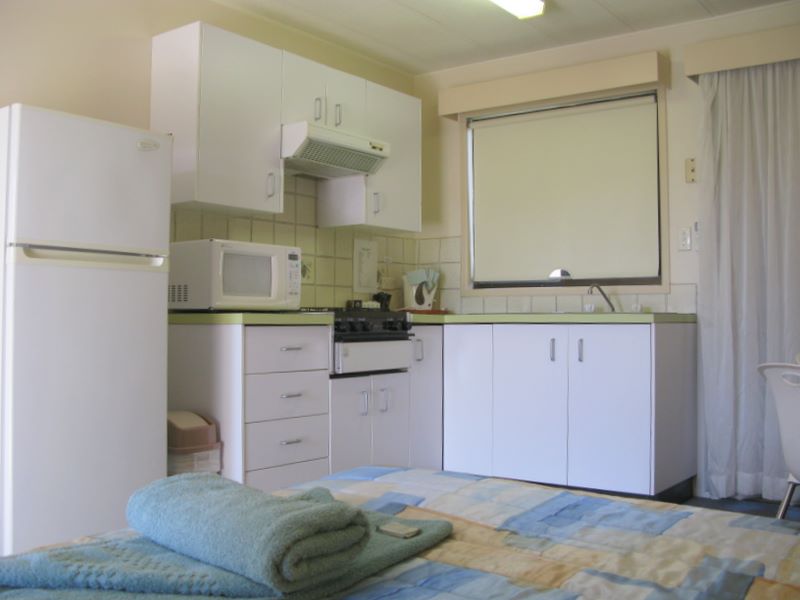 Wollongong Surf Leisure Resort - Fairy Meadow: Interior overview in open plan motel unit