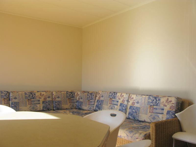 Wollongong Surf Leisure Resort - Fairy Meadow: Lounge area in one bedroom air conditioned unit
