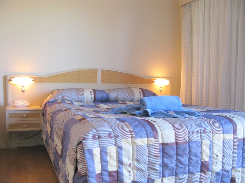 Wollongong Surf Leisure Resort - Fairy Meadow: Bedroom in one bedroom air conditioned unit