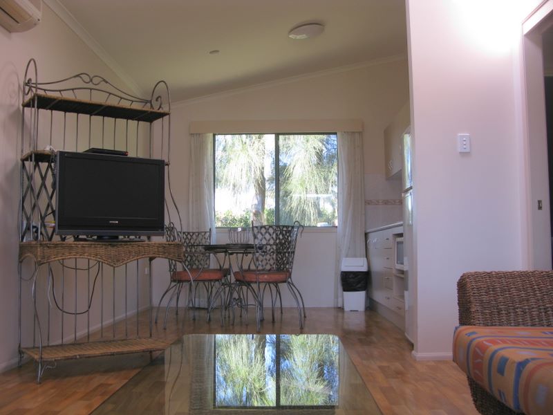 Wollongong Surf Leisure Resort - Fairy Meadow: Lounge and dining room in two bedroom bungalow