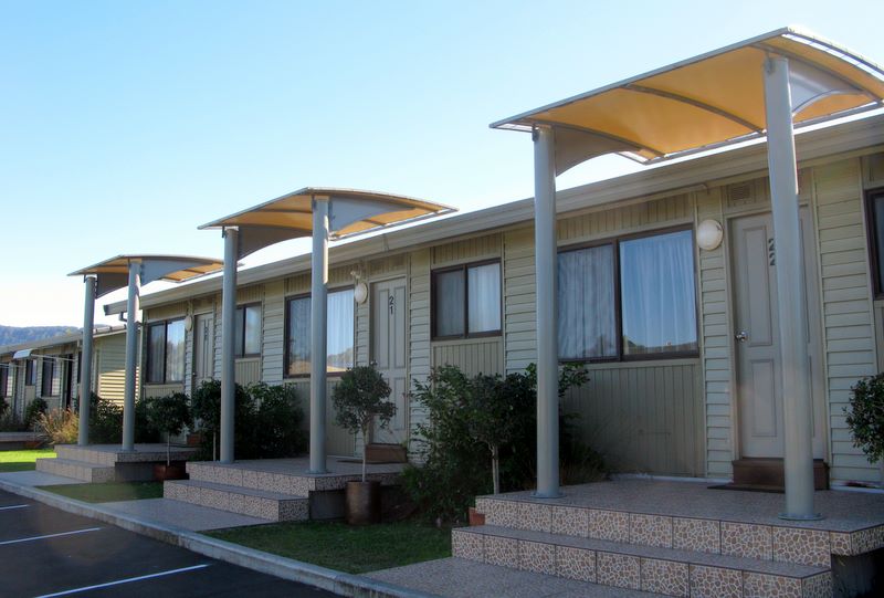Wollongong Surf Leisure Resort - Fairy Meadow: Row of one bedroom terrace apartments.