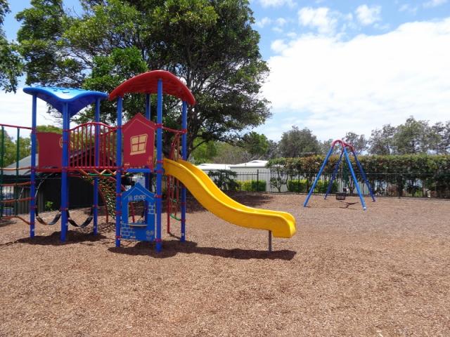 Fingal Holiday Park - Fingal Head: Safe playground