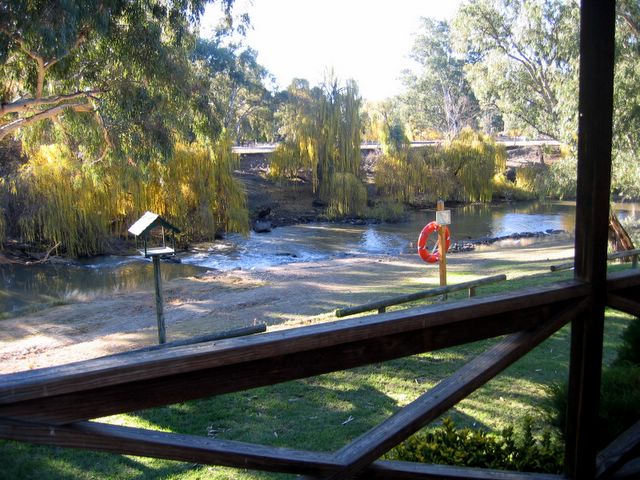 Apex Riverside Tourist Park - Forbes: View of the Weir from the cottage verandah