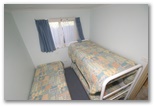 Forster Beach Holiday Park - Forster: Bedroom with bunks.