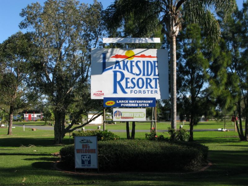 Lakeside Resort Forster - Forster: Welcome sign.  This park is a member of Family Parks of Australia.