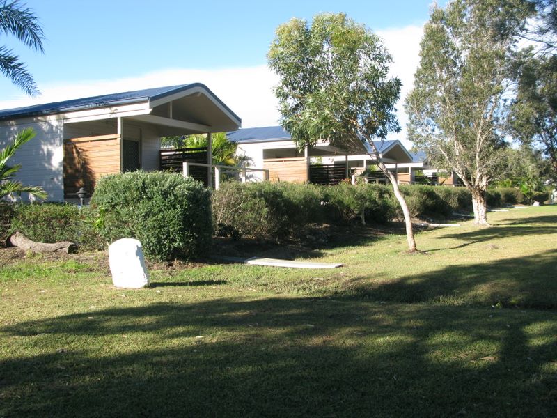 Lakeside Resort Forster - Forster: Cottage accommodation, ideal for families, couples and singles.  The cottages all have water views.