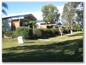 Lakeside Resort Forster - Forster: Cottage accommodation, ideal for families, couples and singles.  The cottages all have water views.