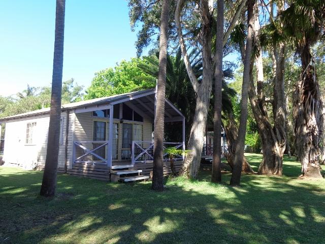 Lani's Holiday Island - Forster: water front cabins
