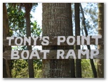 Lani's Holiday Island - Forster: Sign that leads to the boat ramp.