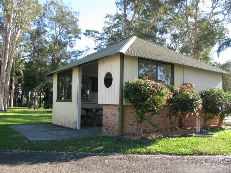 Smugglers Cove Holiday Village - Forster: Camp kitchen and BBQ area near powered sites.