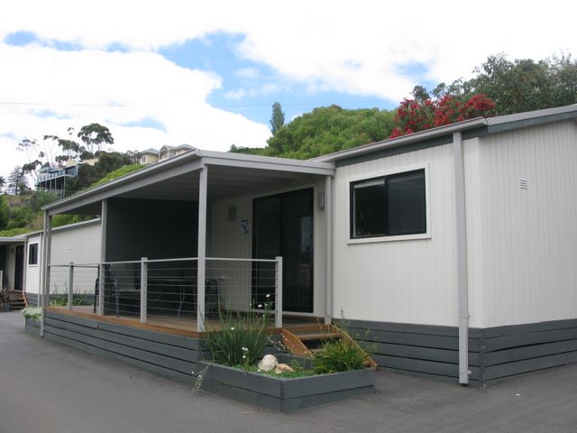 Geelong Riverview Tourist Park - Belmont Geelong: Cottage accommodation, ideal for families, couples and singles