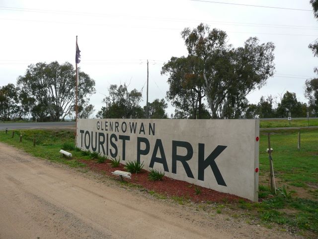 Glenrowan Tourist Park - Glenrowan: Glenrowan Tourist Park welcome sign
