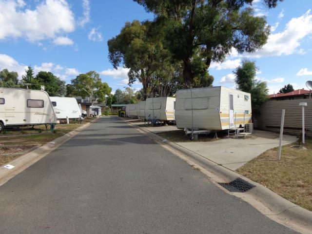 Governors Hill Carapark - Goulburn: Van sites and onsite vans to hire.