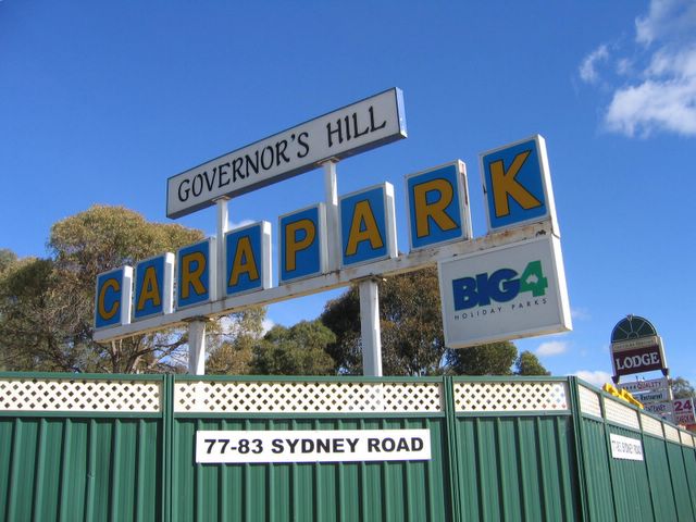 Governors Hill Carapark - Goulburn: Governors Hill Carapark welcome sign