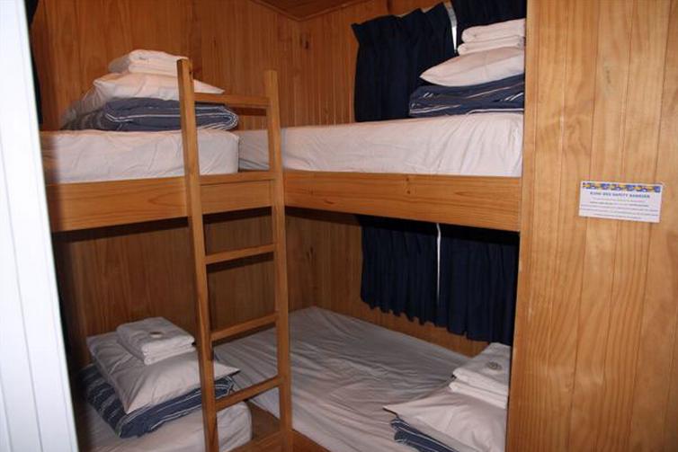 Anglers Rest Riverside Caravan Park - Greenwell Point: Bunk Beds in Cabin 5