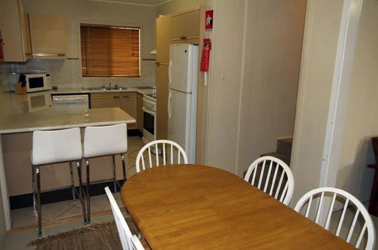 Anglers Rest Riverside Caravan Park - Greenwell Point: Kitchen and dining area in Villa