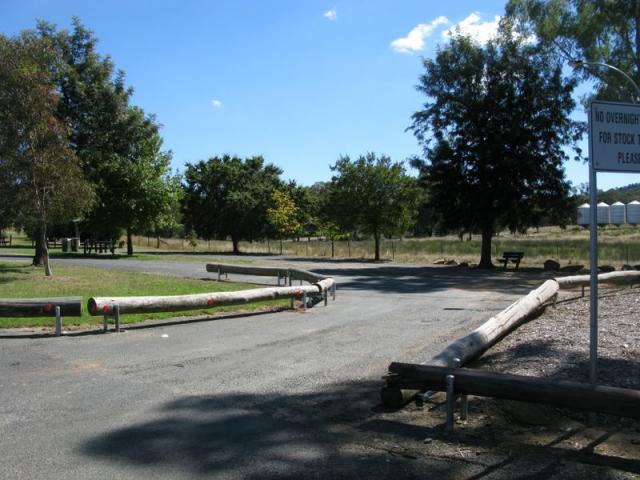 John Channon Park - Grenfell: Parking area is not large but adequate for campervans and caravans.