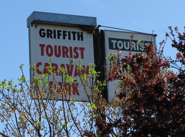 Griffith Tourist Caravan Park - Griffith: Griffith Tourist Caravan Park welcome sign