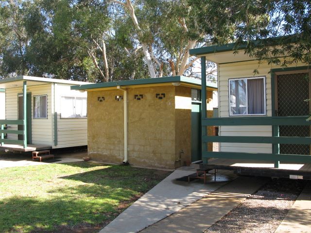 Griffith Tourist Caravan Park - Griffith: Cottages with ensuite facilities