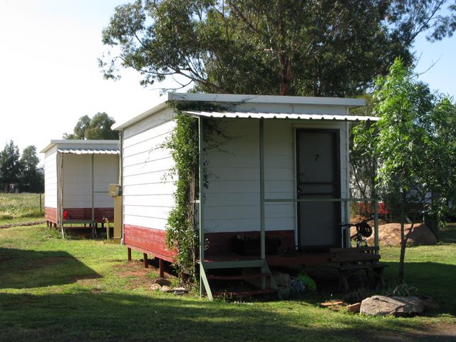 Griffith Caravan Village - Griffith: Budget accommodation