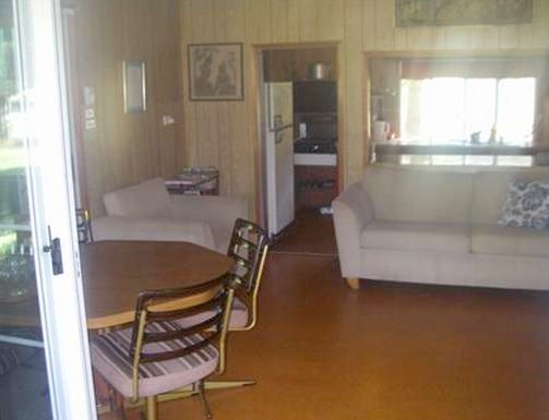 Riverlands Caravan Park and Wombat Cafe - Gunderman: Cabin lounge and dining area