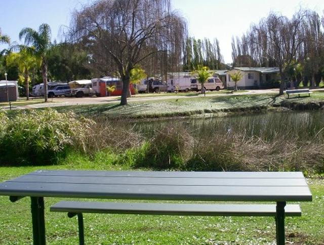 Karrinyup Waters Resort - Gwelup: A bench overlooking the Lake.  A great place for a picnic.