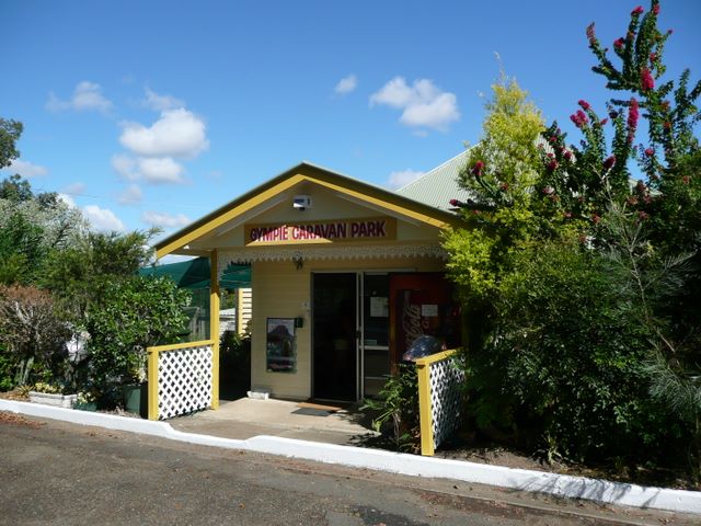 Gympie Caravan Park - Gympie: Gympie Caravan Park office and shop