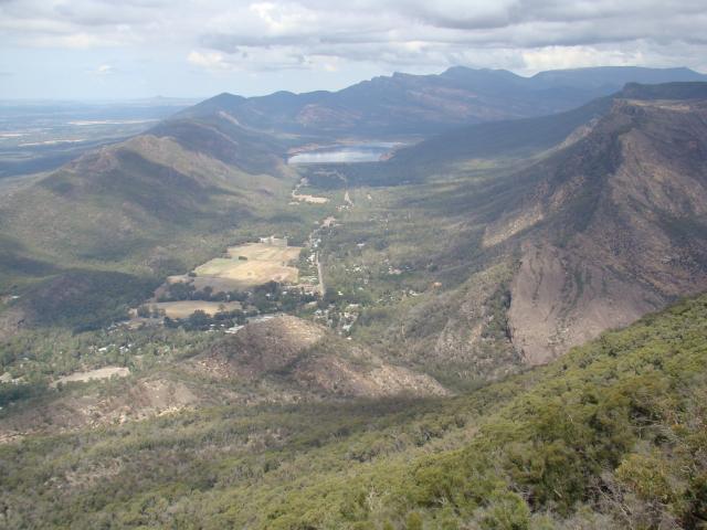 Halls Gap Caravan Park - Halls Gap: View from Baroka lookout. This lookout can be accessed by car.