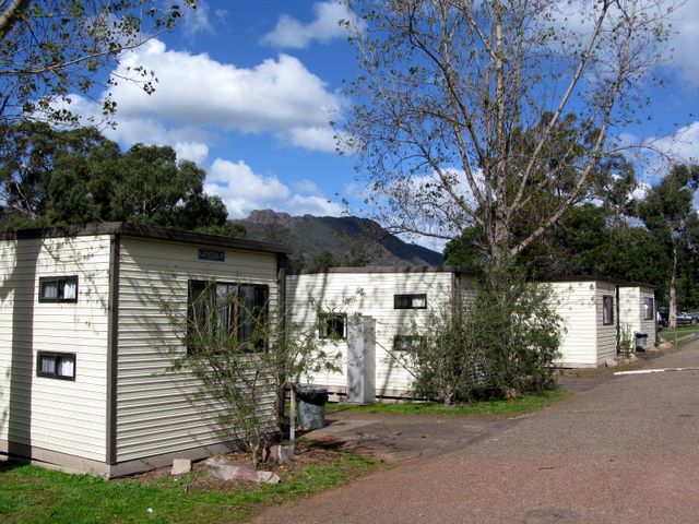 Halls Gap Caravan Park - Halls Gap: Budget cabin accommodation