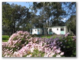 Grampians Gardens Tourist Park - Halls Gap: Cottage accommodation, ideal for families, couples and singles