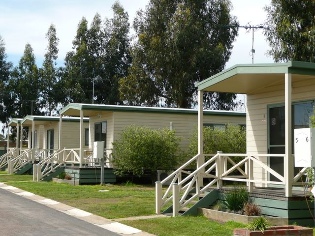 Hamilton Caravan Park - Hamilton: Cottage accommodation, ideal for families, couples and singles