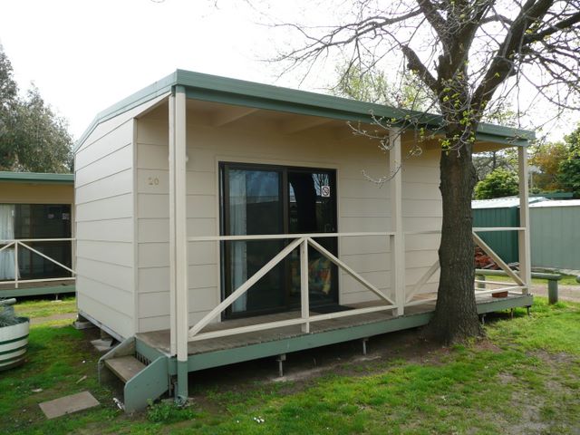 Hamilton Caravan Park - Hamilton: Budget cabin accommodation