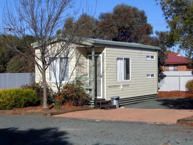 Hay Plains Holiday Park - Hay Big4 - Hay: Cottage accommodation ideal for families, couples and singles