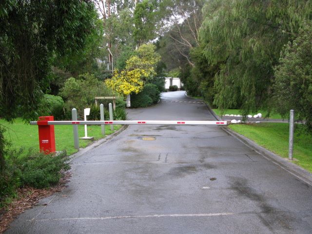 BIG4 Badger Creek Holiday Park - Healesville: Secure entrance and exit