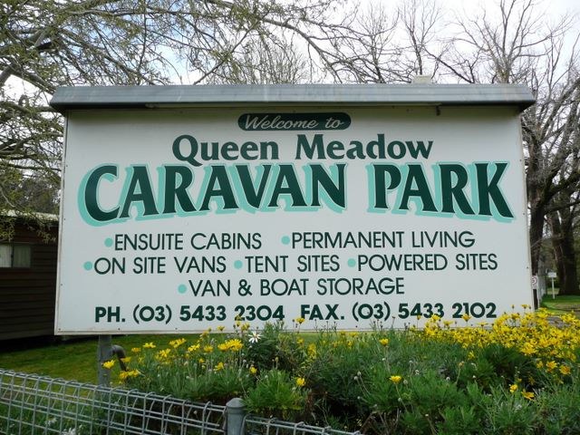 Queen Meadow Caravan Park - Heathcote: Queen Meadow Caravan Park welcome sign