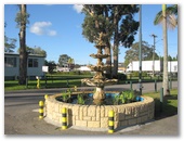 Pacific Gardens Van Village - Heatherbrae: Fountain near reception.
