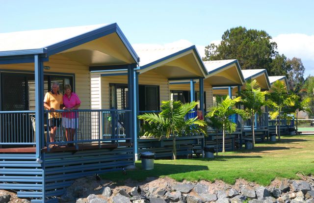 Fraser Lodge Holiday Park - Torquay: Cottage accommodation, ideal for families, couples and singles