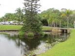 Fraser Lodge Holiday Park - Torquay: Pretty pond in middle of park