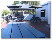 Fraser Coast Top Tourist Park - Scarness Hervey Bay: Camp kitchen and BBQ area
