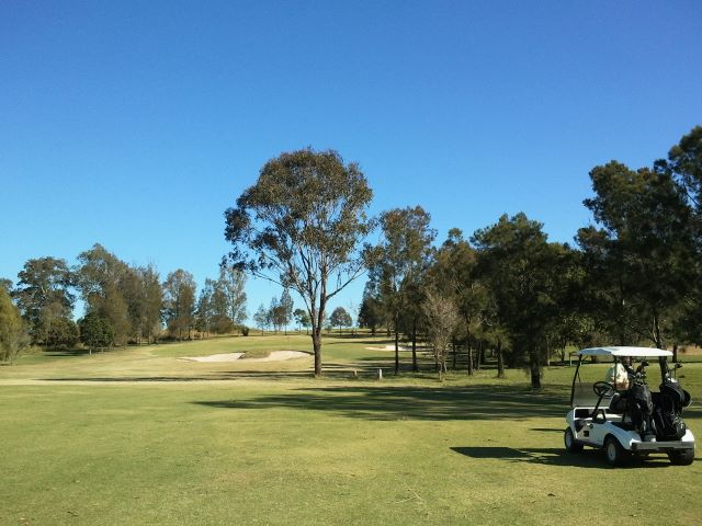 Hills International Golf Club - Jimboomba: Approach to the green on Hole 1