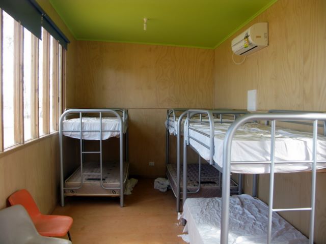 Mallee Bush Retreat - Hopetoun: Lake Lascelles Accommodation showing double beds and air conditoning.
