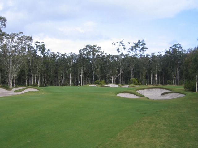 Le Meilleur Horizons Golf Resort - Salamander Bay: Approach to the Green on Hole 14