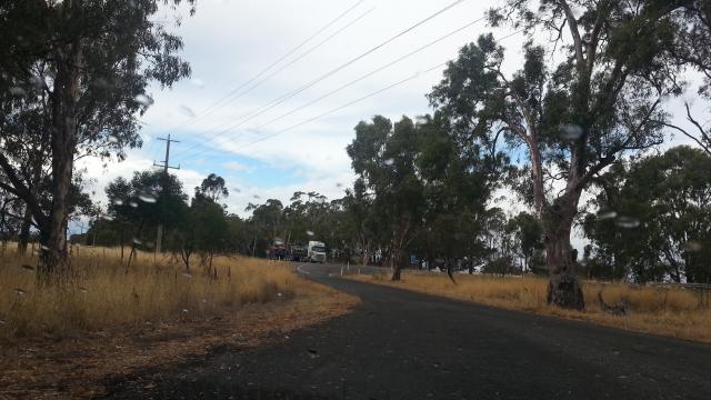 Burnt Creek Rest Area - Horsham: Access road to the rest area.